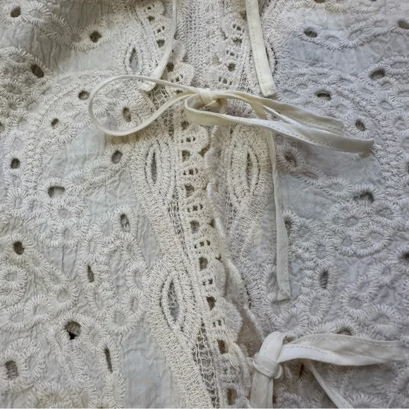 Democracy NWT Cream Lace Blouse - Picture 6 of 9